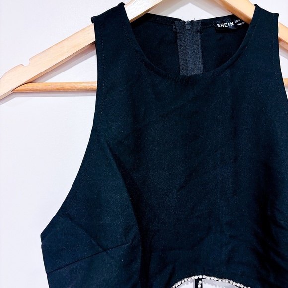SHEIN Black sleeveless cropped top with rhinestones - Picture 3 of 7